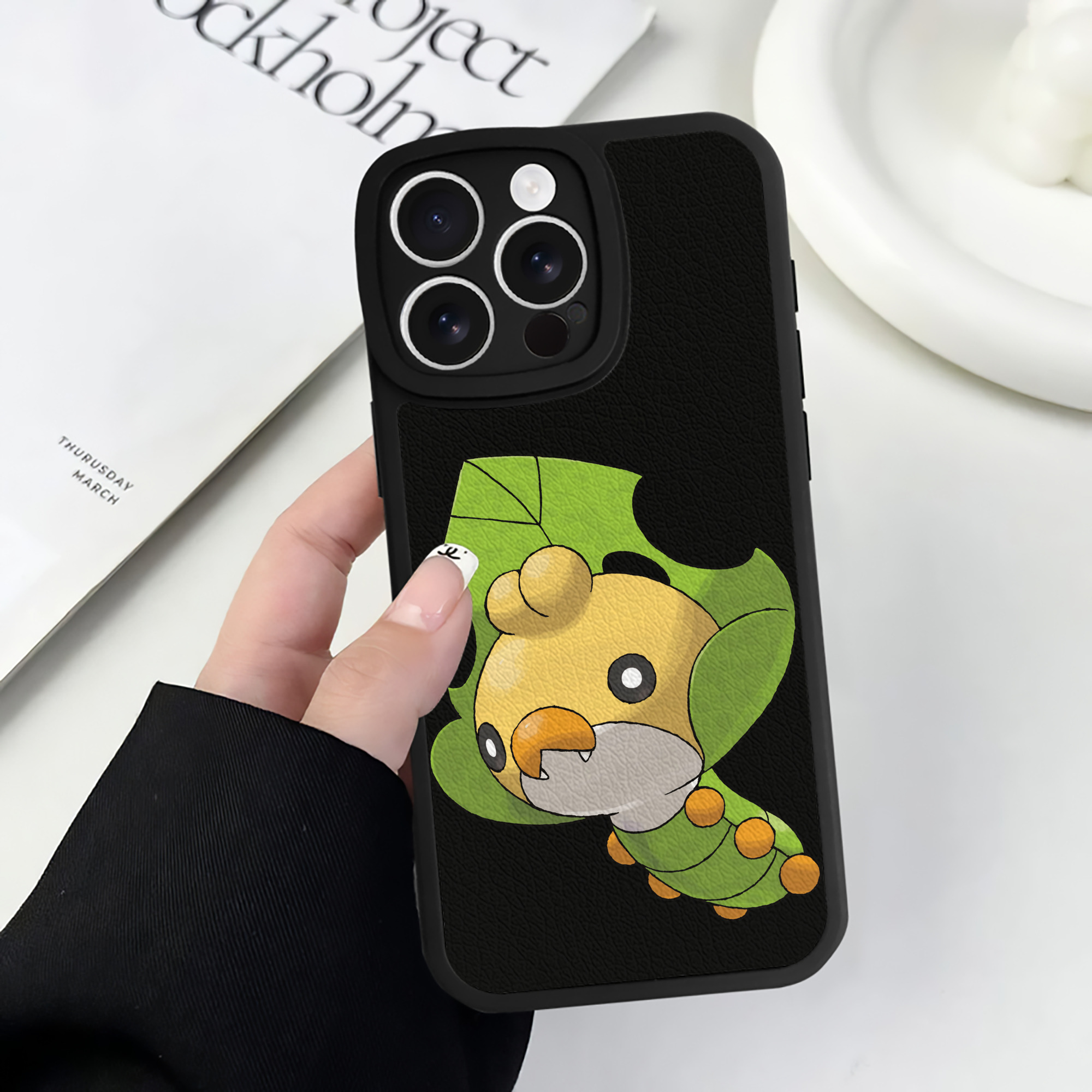 （画像用） ポケットモンスター Pokémon 【iPhone 16シリーズ対応】シリコンスマホケース（レザー調） 材質：シリコン
